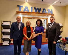 Stretnutie riaditeľky Ekonomického oddelenia, p. Shao-Lin HU z Taipeiského reprezentatívneho zastúpenia na Slovensku s prof. Mgr. Dagmar Cagáňovou, PhD. a zástupcami FBERG TUKE, dekanom Dr. h.c. prof. Ing. Michalom Cehlárom, PhD. a prof. Ing. Stanislavom Jackom, PhD.